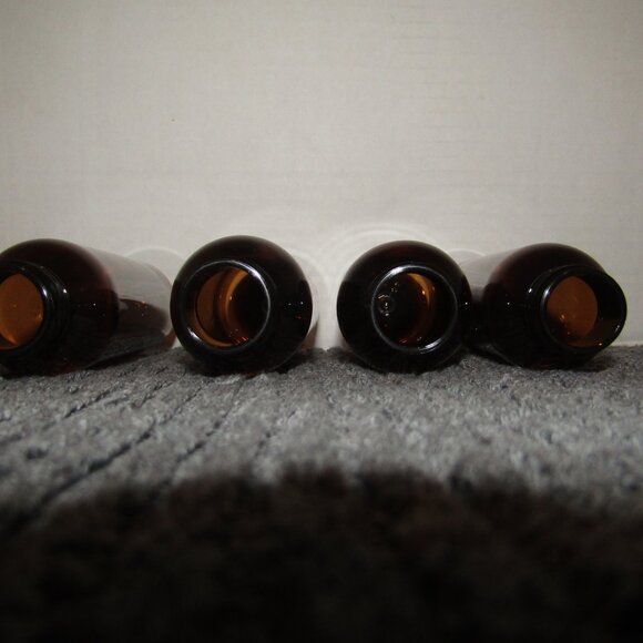 4 pack of 4oz  Plastic Boston Round Squeeze Bottles with Flip Tops - Picture 3 of 3